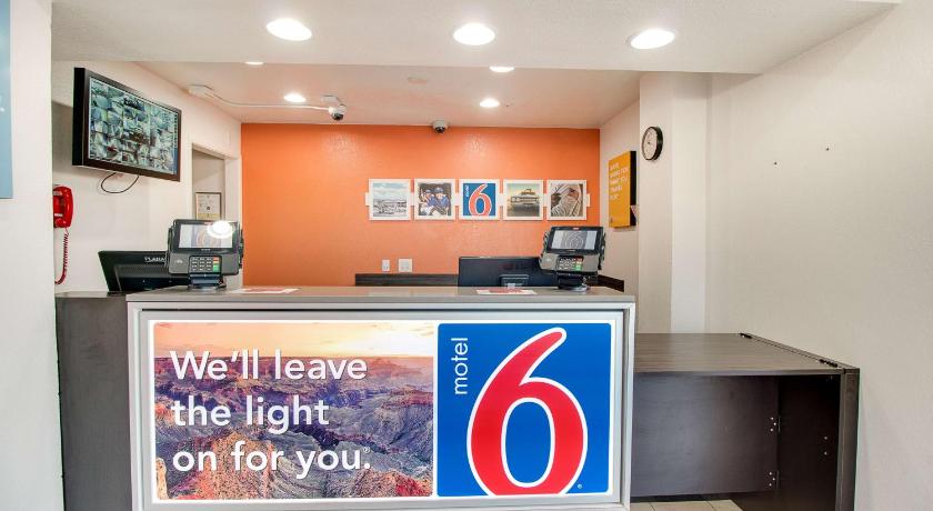 Motel 6-Phoenix, AZ - East