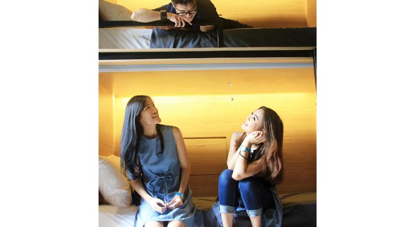 Livinn Hostel City Center Surabaya - image 2