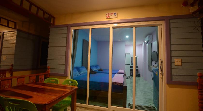 a small room with a wooden door and a window, Sansook Chaolao in Chanthaburi