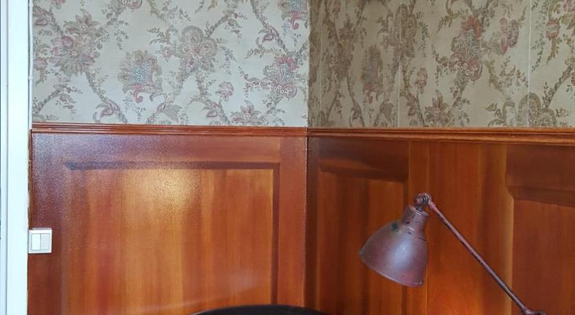Image of Single Room with Private Bathroom 5