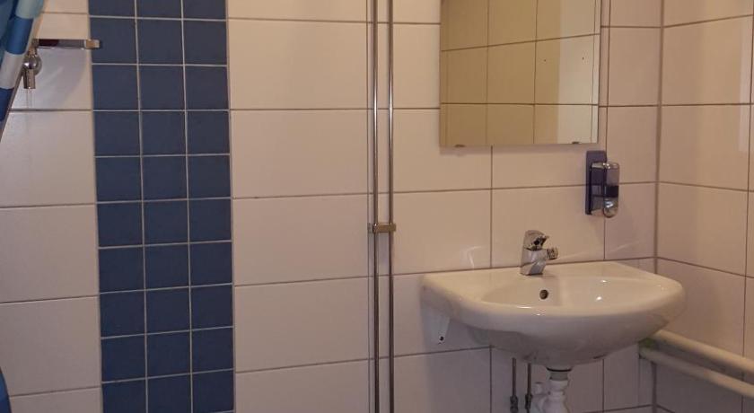 Image of Single Room with Private Bathroom 6