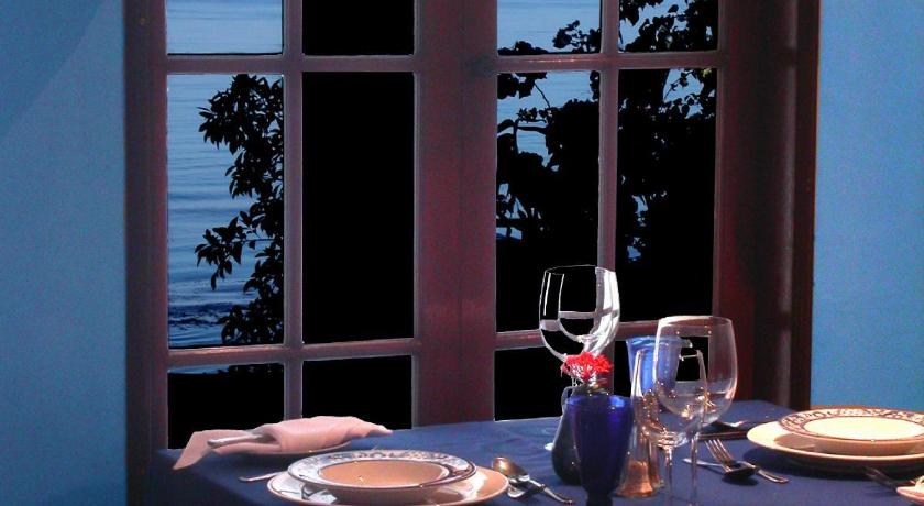 Las Flores Hotel - image 7