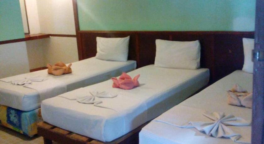a hotel room with two beds in it, Scenery Guest House in Ko Phi Phi