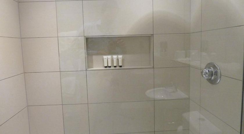 Image of Triple en-suite with shower 9
