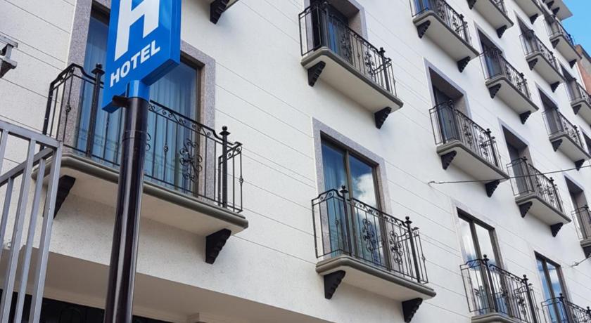 Hotel Castellana Group photo