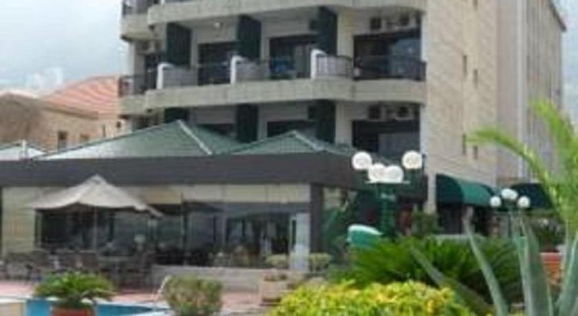 Holiday Suites Hotel & Beach Resort photo