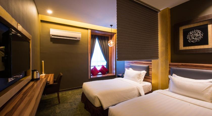 Image of Deluxe Triple - 1 Double Bed and 1 Single Bed 9