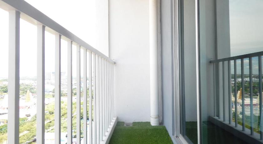 Image of Family Studio 1