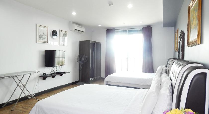 Image of Family Studio 8