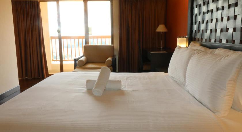Image of Deluxe King Suite 3