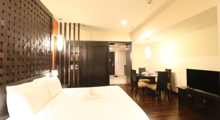 Image of Deluxe King Suite 5