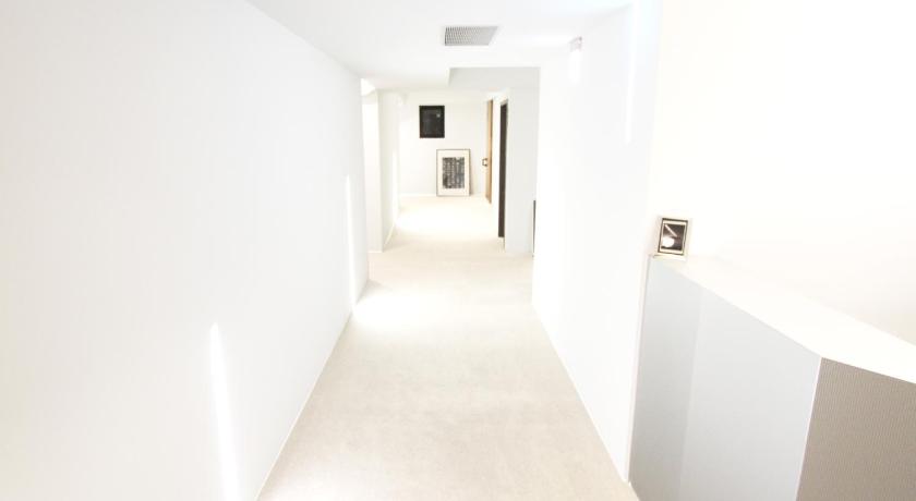 Image of Single Room - Shared Bathroom 8