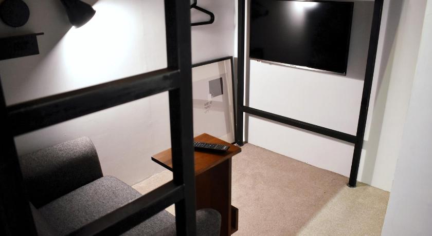 Image of Single Room - Shared Bathroom 10