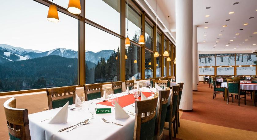 特尔乔瓦 Hotel Boboty 3星级 酒店 大堂