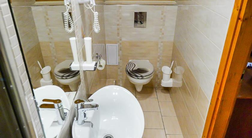 Image of Standard Queen Room 7