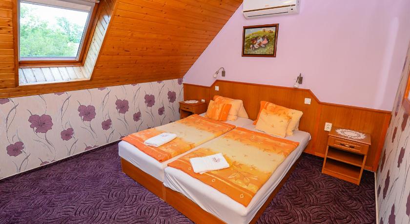 Image of Standard Queen Room 5