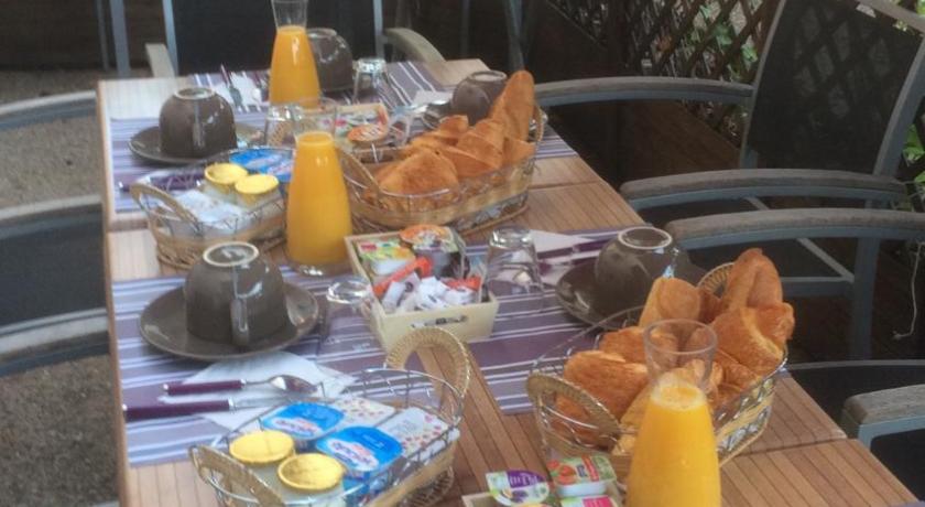 ヴィルヌーヴ＝シュル＝ロット Hotel des Remparts 2つ星 ホテル 外観