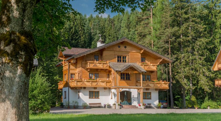 Bio-Holzhaus und Landhaus Heimat photo