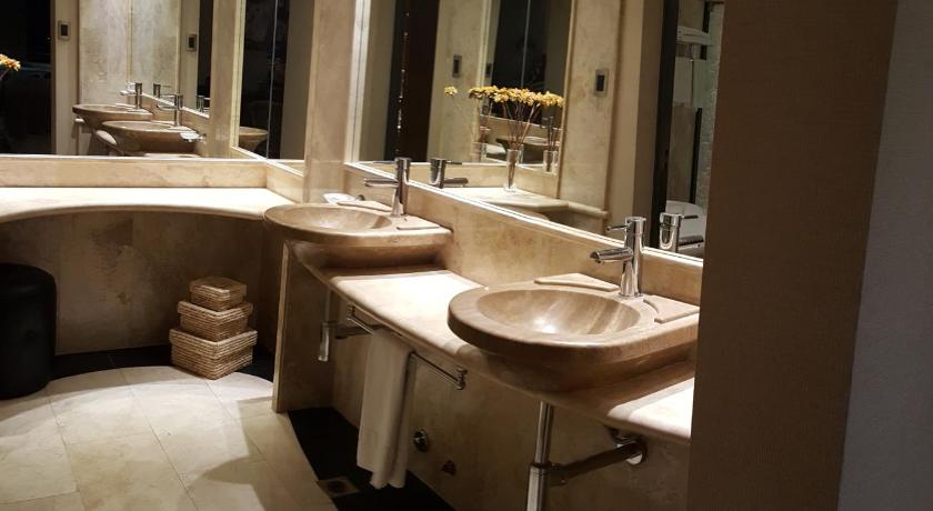 Image of Suite 4
