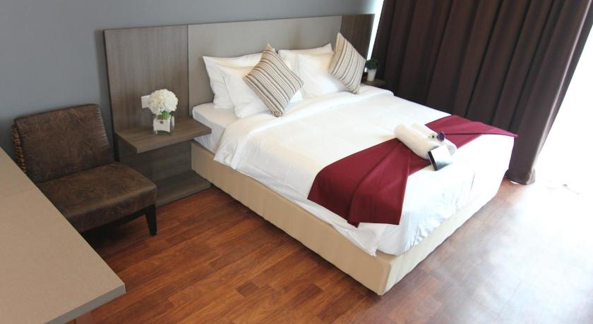 Image of Executive Deluxe King 9