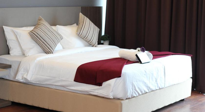 Image of Executive Deluxe King 7