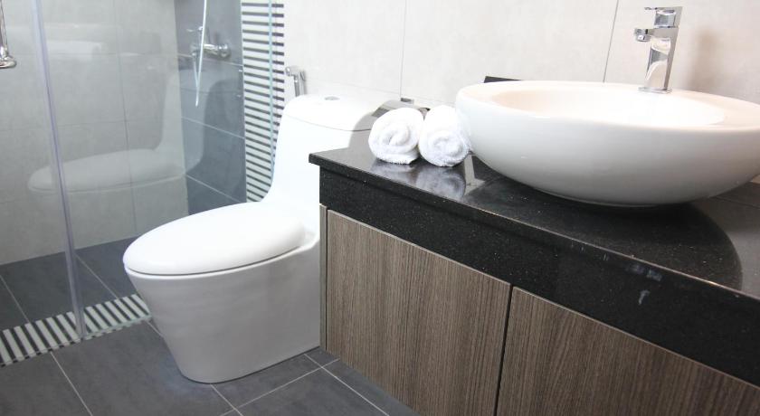 Image of Executive Deluxe King 11