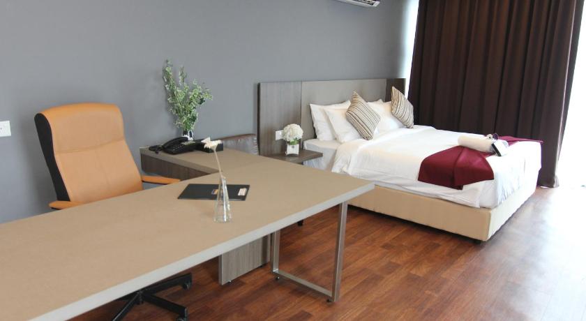 Image of Executive Deluxe King 8
