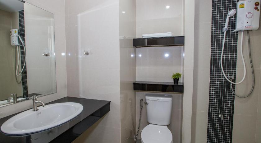 Image of Deluxe Double Bed (City View) 2