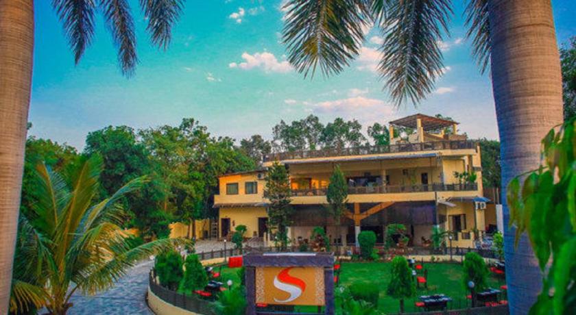 Hotel Saroj Sagar photo