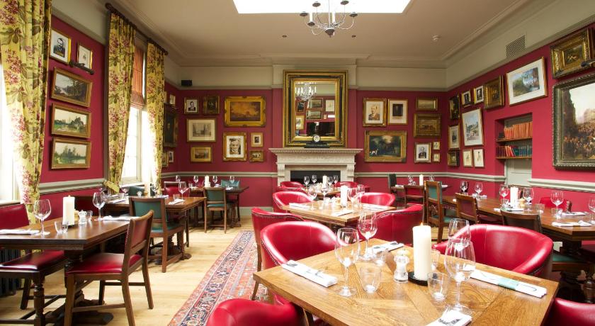 布兰福德论坛 The Crown Hotel 3星级 酒店 大堂