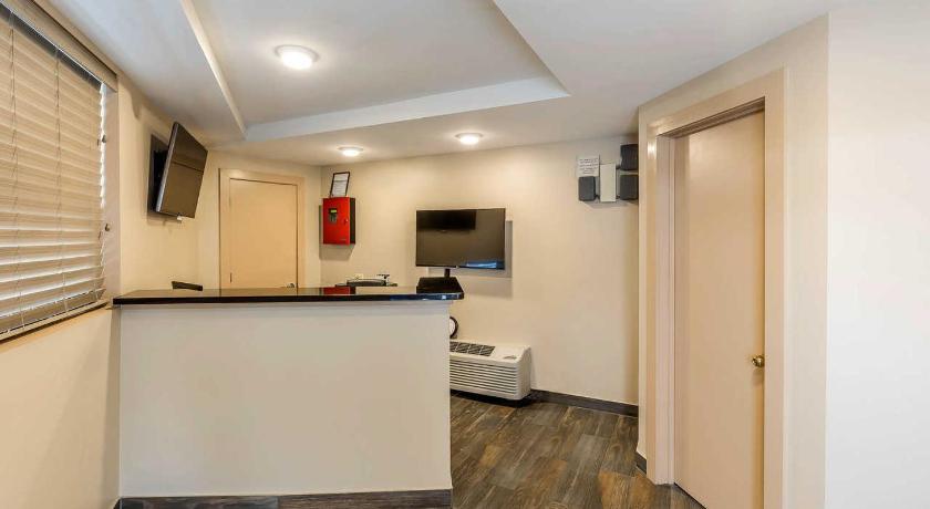 Rodeway Inn Chicago-Evanston photo