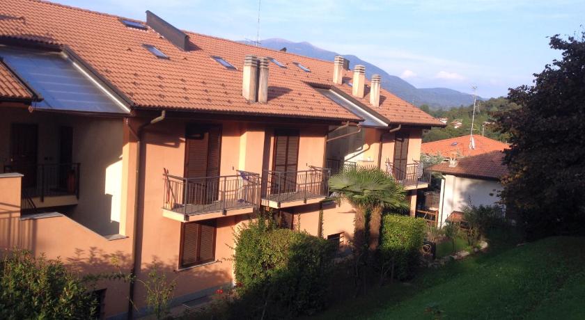 a small town with a large building, Residence ai Ronchi in Germignaga