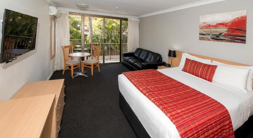 a hotel room with a bed, table, and a television, Comfort Inn Grammar View in Toowoomba