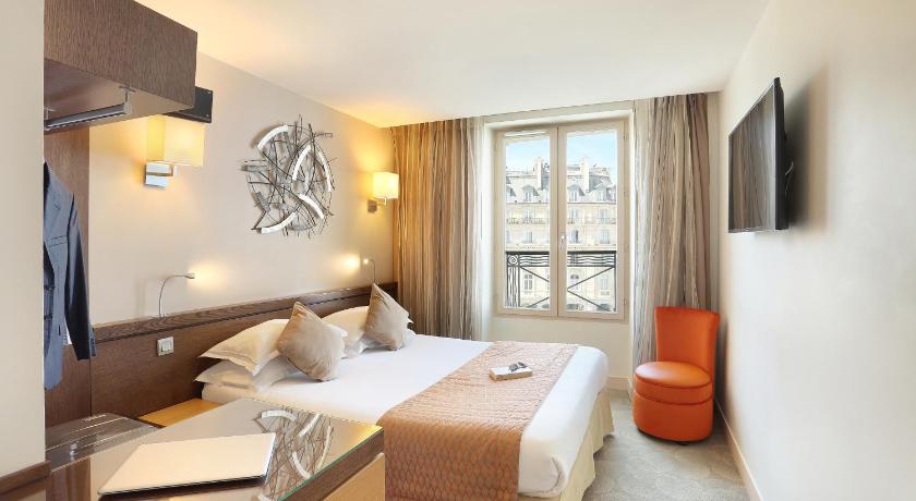 Guestroom, Le Grand Hotel de Normandie in Paris