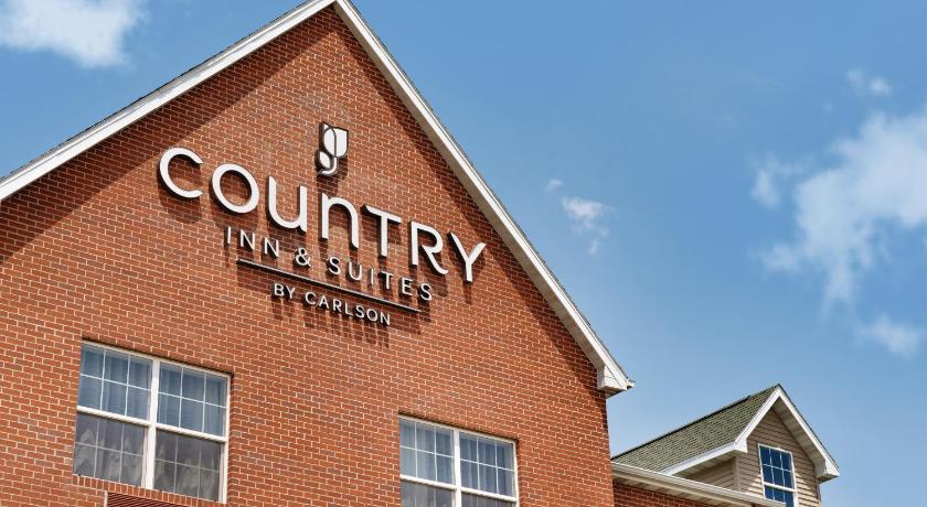 Country Inn & Suites by Radisson, Coralville, IA