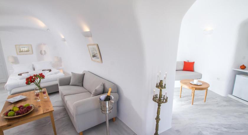 Image of Honeymoon Cave Suite with Private Hot Tub 14