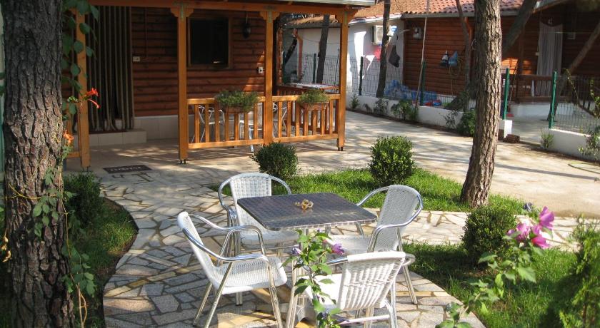 Shtepia E Pishes — Hotel in Velipoje