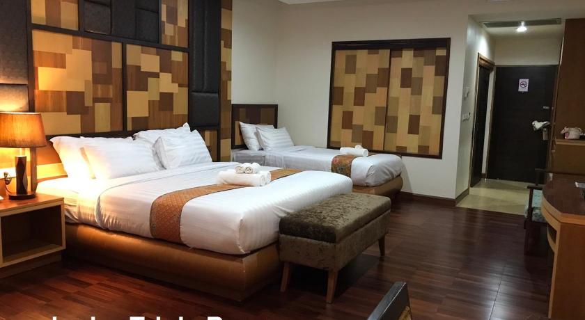 Image of Junior Triple Suite Room 10
