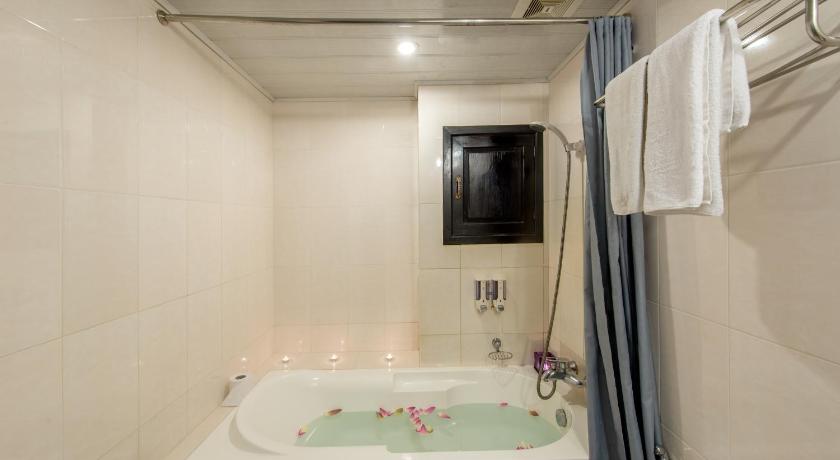 Image of Deluxe Double or Twin Bed 15