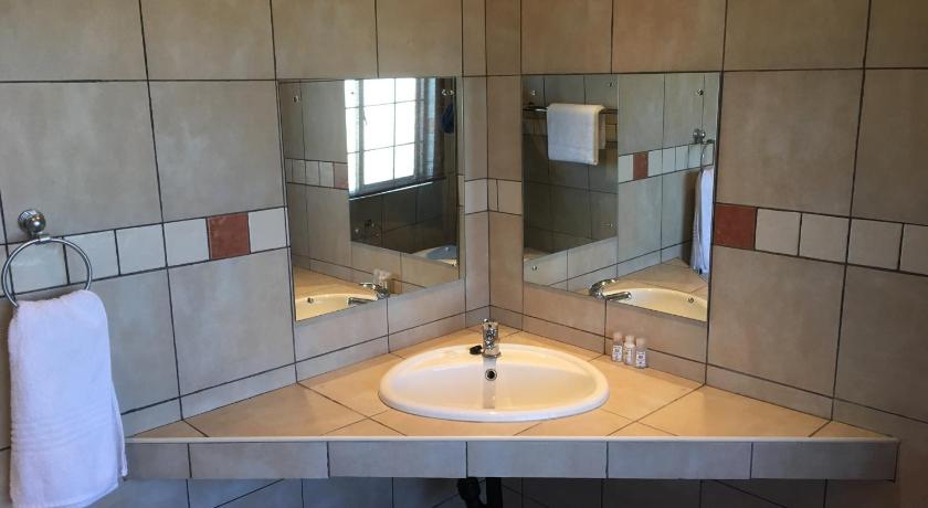 Image of Double Room with Lake View 3