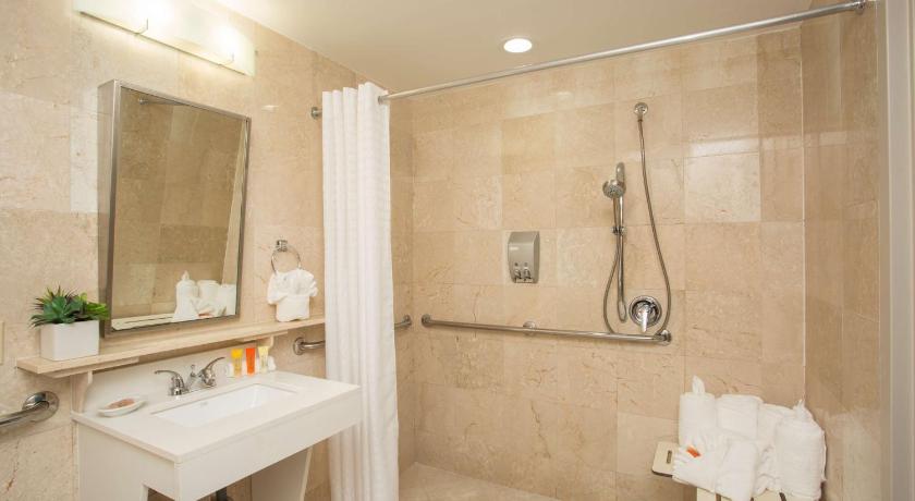 Immagine di 2 Double Beds, Ocean View, Nonsmoking 6