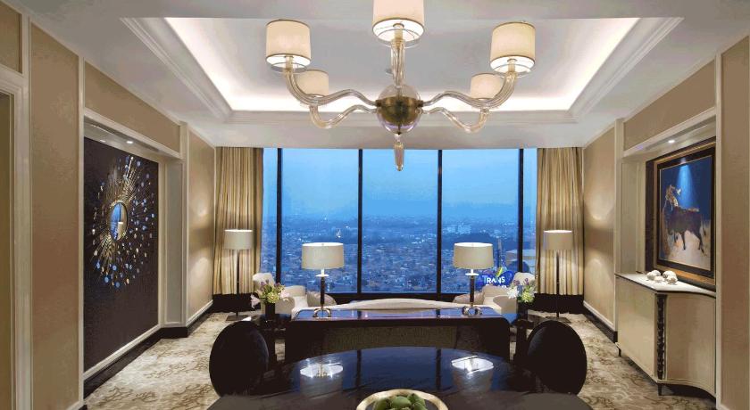 Image of Celebrity Suite 3