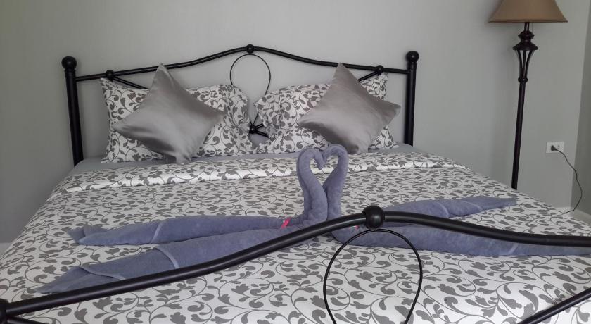 Image of Deluxe Double Room with Balcony 2