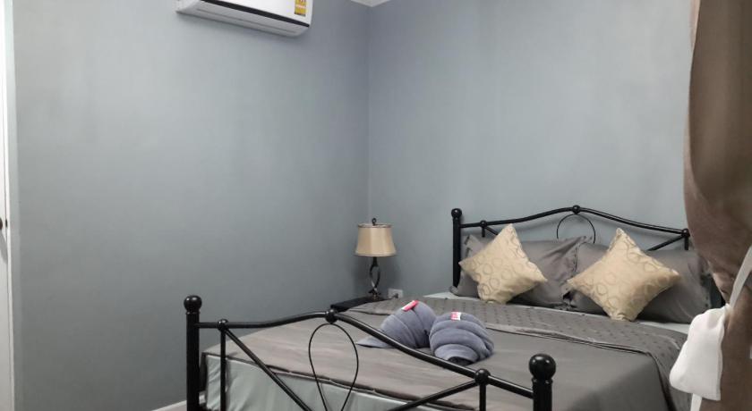 Image of Deluxe Queen Room 5