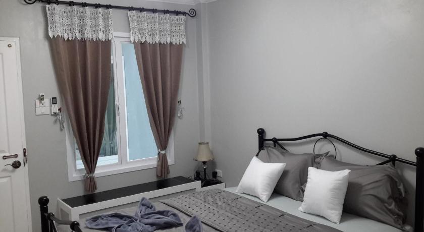 Image of Deluxe Queen Room 3