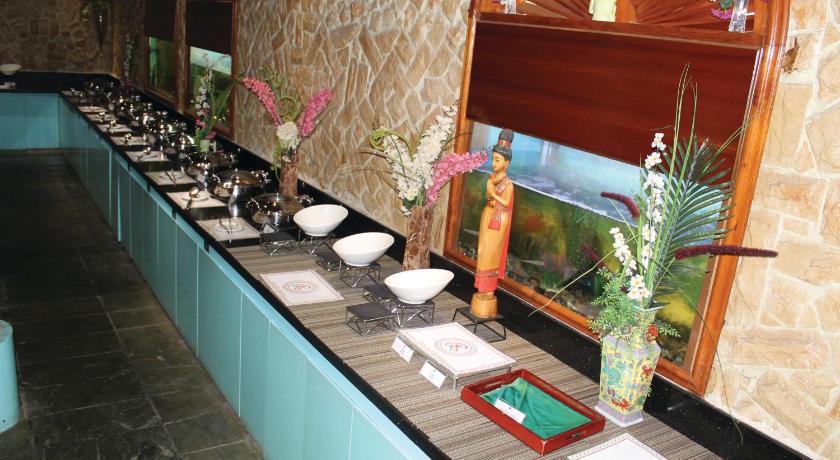 Regent Palace Hotel - image 2