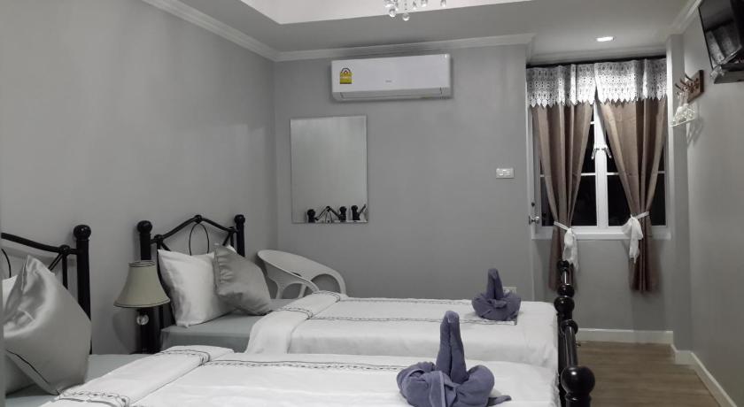 Image of Deluxe Twin Room 9