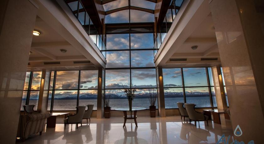 Alma Del Lago Suites & Spa photo
