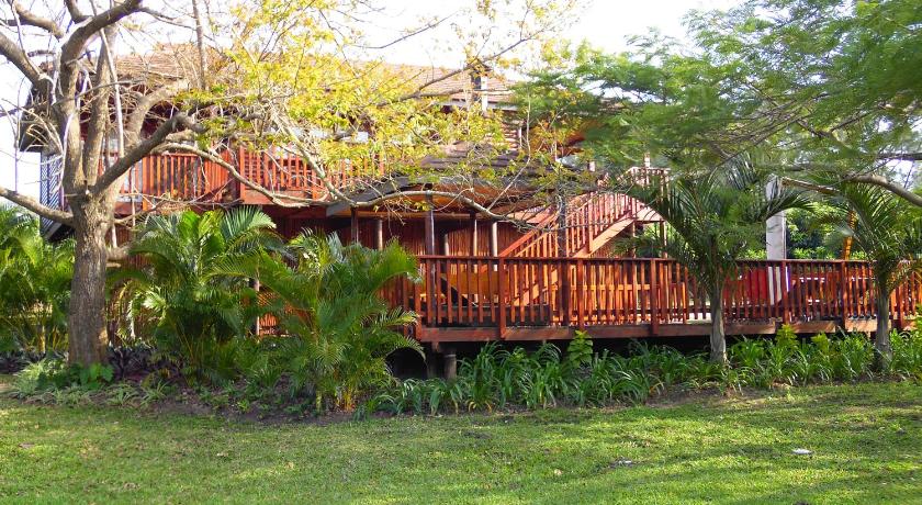 Monzi Safari Lodge