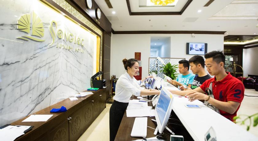 people are standing around a table, Song Loc Luxury Hotel in Hạ Long